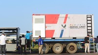Dengan arsitektur modular dan terbuka, Elang Hitam bisa disesuaikan untuk berbagai keperluan, termasuk pemantauan maritim, pengawasan perbatasan, dan penanggulangan bencana. Bobotnya yang mencapai lebih dari satu ton mencerminkan tingkat kompleksitas dan kematangan teknologi industri pertahanan nasional.