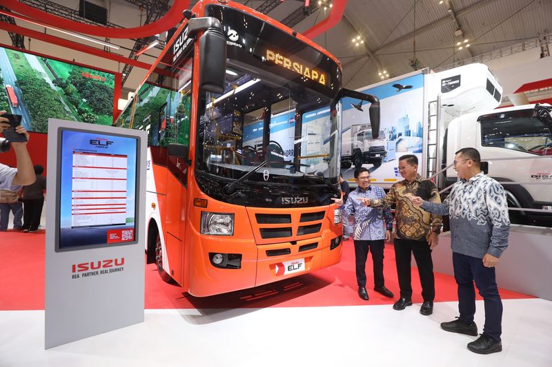 Transjakarta Borong 53 Unit Bus Elf Baru buat Minitrans