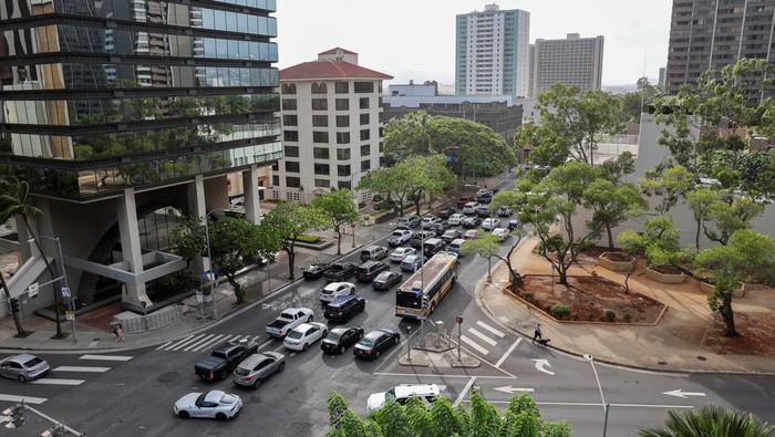 Traffic builds on S Beretania Street near downtown Honolulu after authorities warned residents of the possibility of destructive tsunami waves, following an earthquake which earlier struck off Russia's Far Eastern Kamchatka Peninsula, in Honolulu, Hawaii, U.S. July 29, 2025.    REUTERS/Marco Garcia