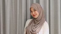 Postingan itu mendapatkan komentar dari ibu Adiba Khanza, Umi Pipik, dan netizen lainnya. Akhirnya publish yaa semogaa sehat selamanya , syukuran depan kabah doa depan kabah kemaren semoga Allah berikan sehat mama n babynya dan Allah berikan anak yg sholeh / shalihah syukron Allah, komentar Umi Pipik. MashaAllah Adiba selamat ya cantik, sehat dan bahagia selalu perjalanan kehamilannyaa sampai melahirkan nanti, terang akun eldy****. MasyaAllah selamat diba Sehat2 yaa, tutur netizen lainnya.  Foto: dok instagram adiba khanza