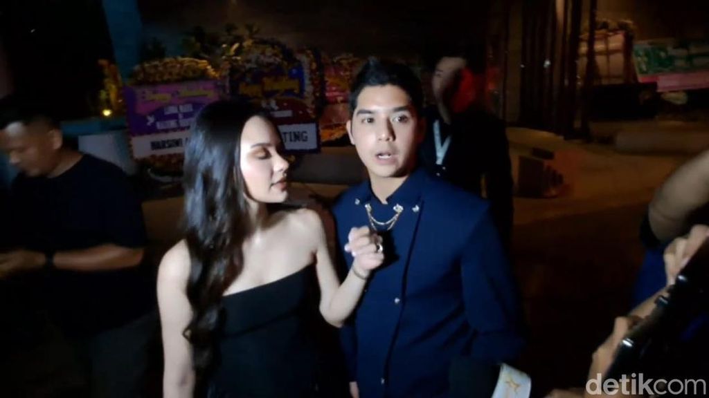 Al Ghazali Beri Bukti Bahagia Menikah dengan Alyssa Dagusie