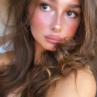 Di kolom komentar banyak orang yang memuji kecantikannya. “Resmi pesepakbola tercantik yang pernah ada,” “Cantik dan bertalenta,” “Tiba-tiba jadi penggemar Genoa,” tulis netizen. Foto: Instagram @alicesondergaard