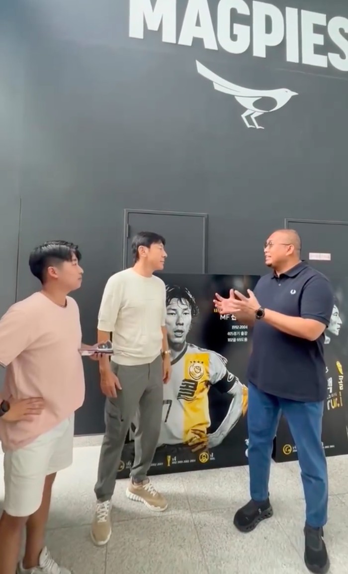 Anggota DPR RI Andre Rosiade bertemu Shin Tae-Yong (STY) di Korsel. Salah satu yang dibahas, Andre klarifikasi isu Arhan Pratama merupakan pemain titipan. (dok Andre Rosiade)