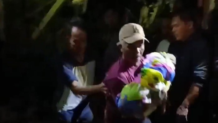 Bocah tertimbun longsor di Tanjabbar, Jambi, dievakuasi
