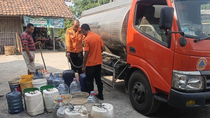 BPBD Pasok 15 ribu liter air bersih di Jonggol Bogor (Dokumen BPBD Kab Bogor).
