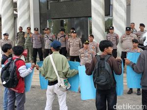 Mahasiswa Demo Kantor Bupati Pandeglang, Kritik MoU Tampung Sampah Tangsel
