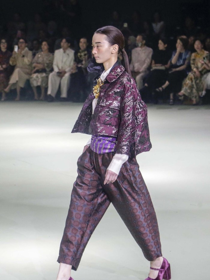 Designer Indonesia, Biyan, menggelar Fashion Show koleksi Spring / Summer 2026 yang berlangsung di Jakarta, Rabu (30/7/2025). Grandyos Zafna/detikcom Designer Indonesia, Biyan, menggelar Fashion Show koleksi Spring / Summer 2026 yang berlangsung di Jakarta, Rabu (30/7/2025). Grandyos Zafna/detikcom