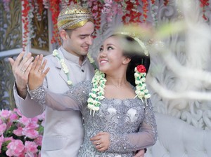 Kisah Cinta Romantis Devi, Wanita Kalimantan yang Dipinang Pria Rusia