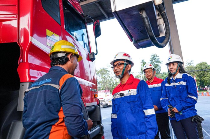 Direktur Pertamina Pantau Langsung Distribusi BBM ke Jember