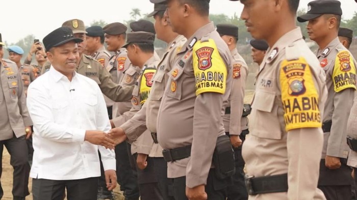 Gubernur Abdul Wahid saat apel gabungan Operasi PETI di Kuansing. (Foto: Dok Diskominfotik Riau)