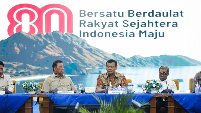 Gubernur Jateng, Ahmad Luthfi, saat menghadiri rapat koordinasi bersama BGN dan jajaran pemerintah daerah se-Jateng di gedung Gradhika Bhakti Praja, Semarang, Kamis (31/7/2025).