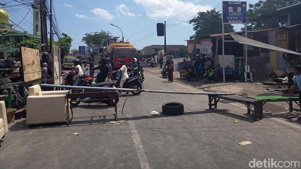 Jalan Ujung Bori Makassar ditutup imbas eksekusi ruko.