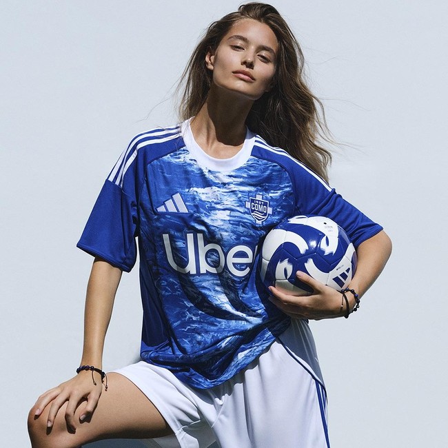 Foto: Didit Hediprasetyo Desain Jersey Terbaru Klub Italia Como 1907
