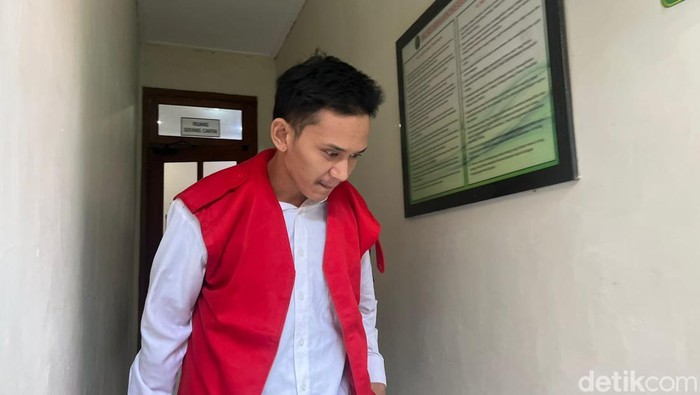Joseph Poetra (26) dituntut 9 tahun penjara usai siksa anak tirinya