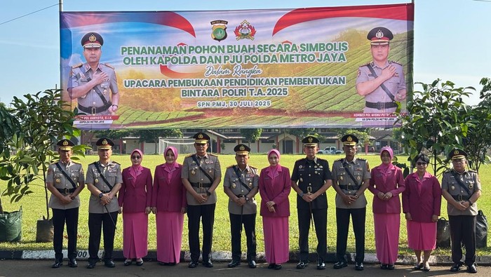 Kapolda Metro membuka pendidikan Bintara Polri di Cigombong.