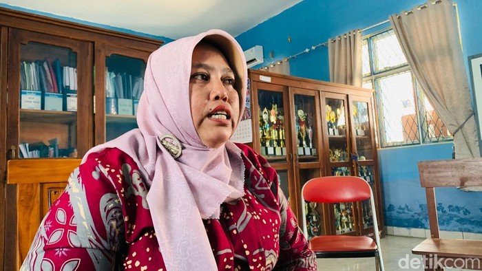 Kepsek SDN 182 Palembang saat memberikan keterangan