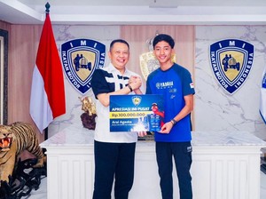 Bamsoet Beri Uang Pembinaan Rp 100 Juta ke Pebalap Arai Agaska
