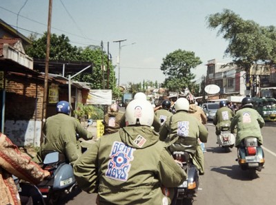 Mari ber Scooter