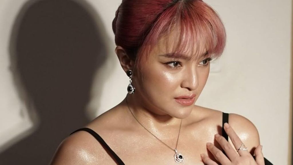 Warnai Rambut Jadi Cara Marshanda Ekspresikan Diri