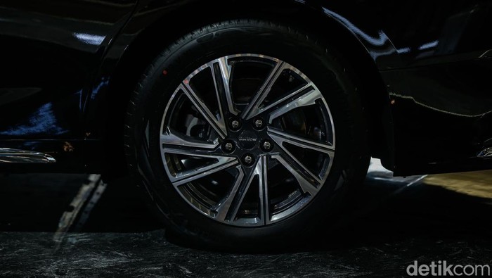 Maxus Mifa 9 Lombardi tampil elegan dalam ajang Gaikindo Indonesia International Auto Show (GIIAS) 2025 yang digelar di ICE BSD, Tangerang, Rabu (30/7/2025).