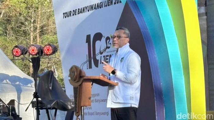 Menko Pangan Zulkifli Hasan (Zulhas) saat menghadiri acara Tour de Banyuwangi Ijen 2025 (Belia/detikcom)