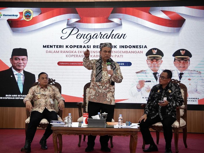 Menkop Budi Arie Setiadi saat menghadiri acara Eksistensi dan Pengembangan Koperasi di Kabupaten Pati, Kamis (31/7/2025).