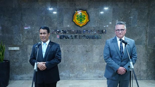 Menteri Pertanian (Mentan) Republik Indonesia, Andi Amran Sulaiman, menerima kunjungan Menteri Pertanian dan Pangan Kanada, Heath MacDonald, di Kantor Pusat Kementerian Pertanian (Kementan), Jakarta Selatan/Dok: Kementan