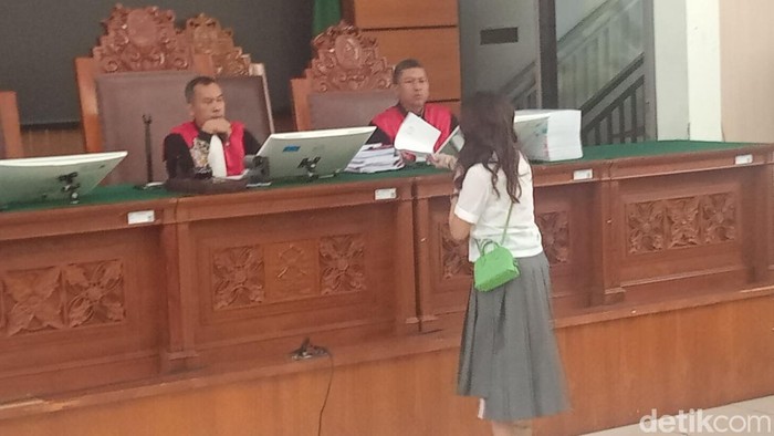 nikita mirzani saat ditemui di pn jakarta selatan, kamis 31 juli 2025