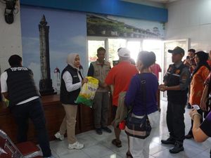 Aksi Polda Jateng Salurkan 1 Ton Beras dalam Gerakan Pangan Murah