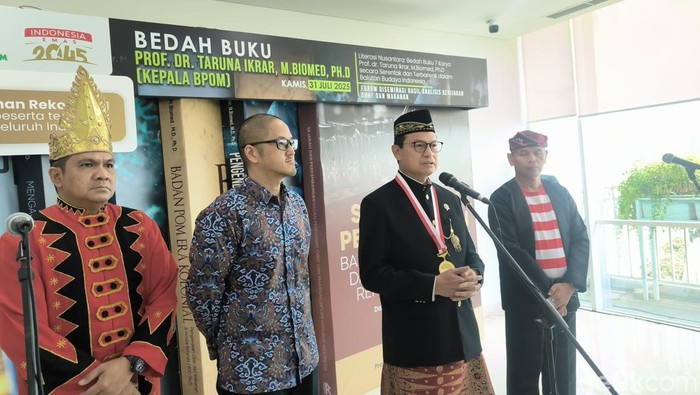 Peluncuran dan bedah buku Kepala BPOM RI Taruna Ikrar