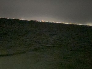 Penjelasan Ahli Unair soal Kilau Cahaya di Laut Suramadu Saat Malam