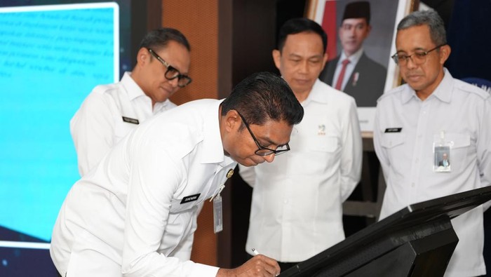 Penandatanganan pakta integritas disaksikan para Pimpinan Tinggi Pratama dan pejabat administrator di lingkungan Ditjen Imigrasi (dok Istimewa)