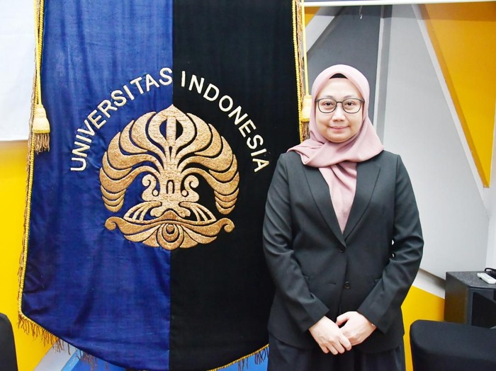 Peneliti dari Fakultas Matematika dan Ilmu Pengetahuan Alam (FMIPA) Universitas Indonesia (UI) Indah Kurniawaty dan hasil riset zat aditif BBM etanol dari daun kaliandra