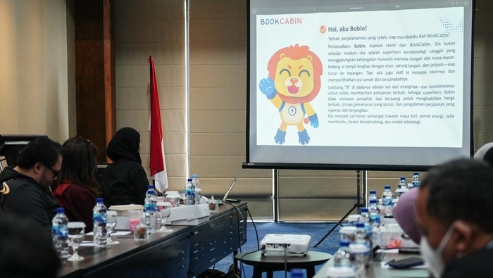 Pengenalan maskot BookCabin di Jakarta.