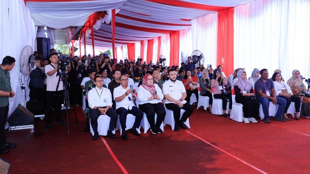 Penyaluran BSU di Kota Padang