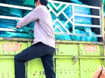 Polisi Gagalkan Penyelundupan 55 Ball Press Baju Bekas ke Balikpapan