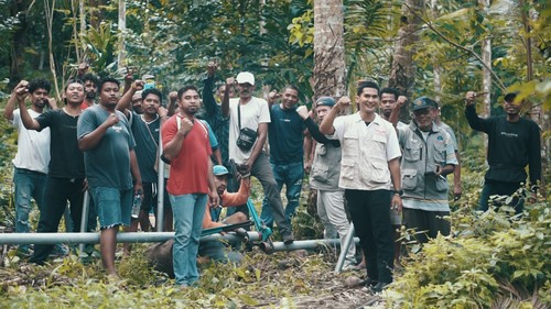 Pemasangan pipa air bersih di Kecamatan Ile Boleng, Pulau Adonara, Kabupaten Flores Timur, NTT. (Istimewa).