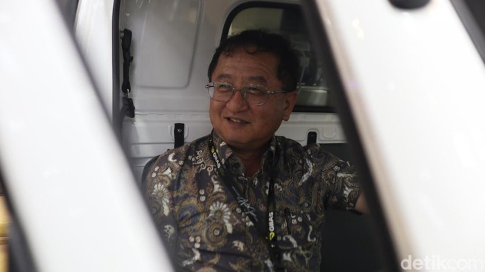 Presdir Suzuki Minoru Amano.