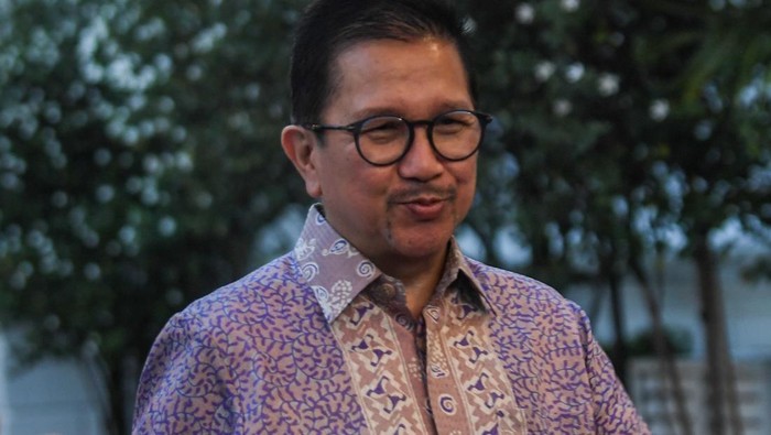 Presiden Direktur PT Freeport Indonesia Tony Wenas berjalan usai penuhi panggilan Presiden Prabowo Subianto di Istana Merdeka, Jakarta, Rabu (30/7/2025). Dalam keterangannya Tony Wenas menyampikan bahwa pertemuan dengan Presiden batal terlaksana. ANTARA FOTO/Muhammad Adimaja/tom.