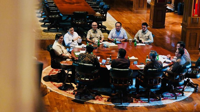 Presiden Prabowo ratas bareng DEN (Foto: Laily Rachev - Biro Pers Sekretariat Presiden)
