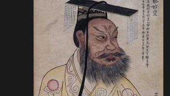 Prajurit Terakota Xian merupakan warisan Qin Shihuang paling terkenal. Dia menyatukan tujuh wilayah Tiongkok yang bertikai jadi negara kesatuan. Di bawah pemerintahannya, mata uang, bobot, dan ukuran negara distandarisasi. Ia mengawasi pengembangan jalur transportasi dan menghubungkan benteng individual untuk menciptakan Tembok Besar. Namun, ia terobsesi menemukan ramuan untuk hidup abadi. Ia mengeluarkan perintah eksekutif yang menuntut rakyatnya membantu pencariannya. Qin Shihuang menemukan apa yang ia yakini sebagai pil keabadian di China Timur. Tapi ironisnya, pil merkuri tersebut merenggut nyawanya. Foto: Unwired