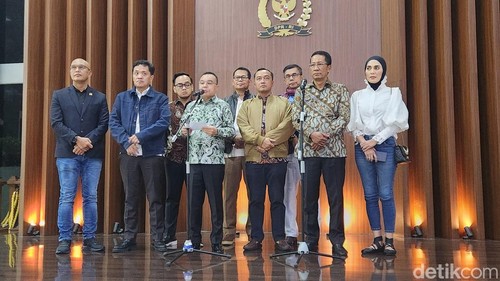 Rapat konsultasi DPR atas surat Presiden terkait abolisi Tom Lembong dan amnesti Hasto Kristiyanto. (Adrial/detikcom)
