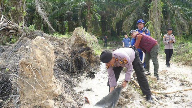 Satgas operasi Polda Riau menindak PETI di Kuantan Tengah, Kuansing jelang Pacu Jalur, Kamis (31/7/2025).