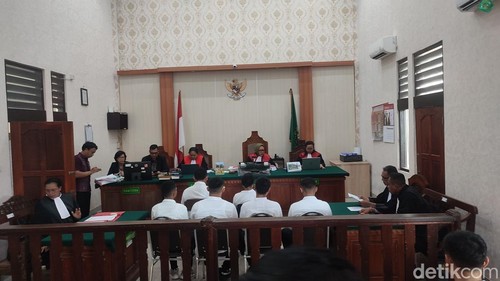Sidang pelecehan seksual dan penganiayaan anak di ruang Tirta, Pengadilan Negeri Denpasar, Kamis (31/7/2025). Ahmad Firizqi Irwan/detikBali