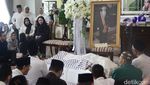 Suasana Duka Selimuti Rumah Suryadharma Ali