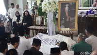 Kabar duka menyelimuti jagat politik Indonesia. Mantan Menteri Agama sekaligus eks Ketua Umum Partai Persatuan Pembangunan (PPP), Suryadharma Ali, meninggal dunia pada Kamis (31/7/2025) pukul 04.25 WIB dalam usia 68 tahun. (Ari Saputra/detikcom)