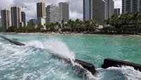 Sebelumnya, peringatan dikeluarkan menyusul gempa berkekuatan besar yang mengguncang Semenanjung Kamchatka, Rusia bagian timur jauh. Gempa tersebut sempat memicu kekhawatiran akan potensi tsunami di kawasan Pasifik. (REUTERS/Marco Garcia)  