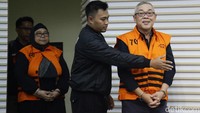 Keduanya ditahan selama 20 hari pertama terhitung Kamis (31/7) sampai dengan 19 Agustus. Hari Karyuliarto ditahan di Rutan KPK Cabang Gedung Pusat Edukasi Antikorupsi (Gedung C1), sementara Yenni Andayani ditahan Rutan Cabang KPK Gedung Merah Putih.