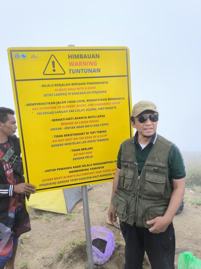 Tifatul Sembiring Mendaki Gunung Rinjani Di rapat DPR, anggota Komisi VII DPR Tifatul Sembiring sempat menyatakan dirinya termasuk seorang pendaki gunung. Baru-baru ini Tifatul mendaki Gunung Rinjani bersama tim kepanduan Nusa Tenggara Barat.