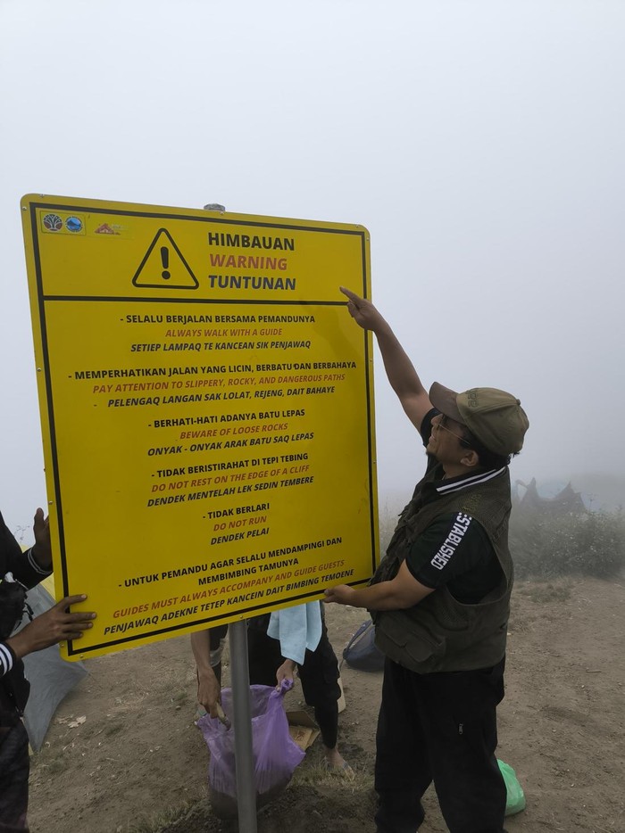 Tifatul Sembiring Mendaki Gunung Rinjani Di rapat DPR, anggota Komisi VII DPR Tifatul Sembiring sempat menyatakan dirinya termasuk seorang pendaki gunung. Baru-baru ini Tifatul mendaki Gunung Rinjani bersama tim kepanduan Nusa Tenggara Barat.